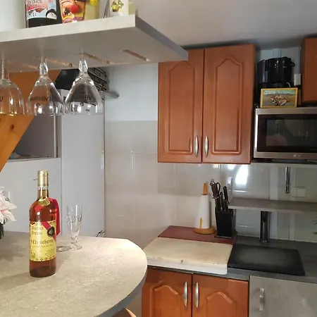 Entire 62 M2 3 1st Floor Apartment *