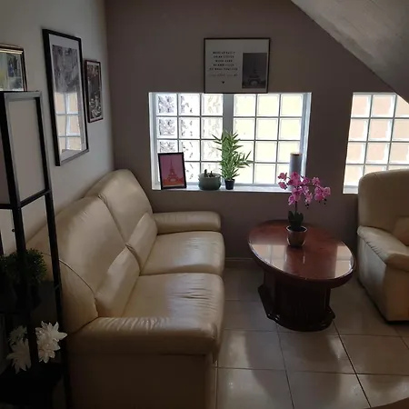 Entire 62 M2 3 1st Floor Apartment *