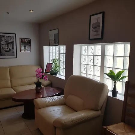 Entire 62 M2 3 1st Floor